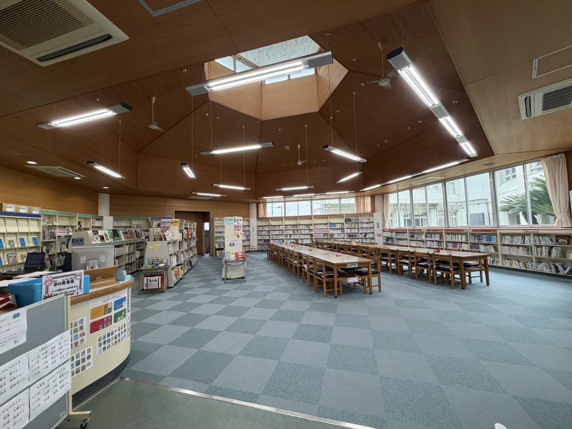 図書室のようす2