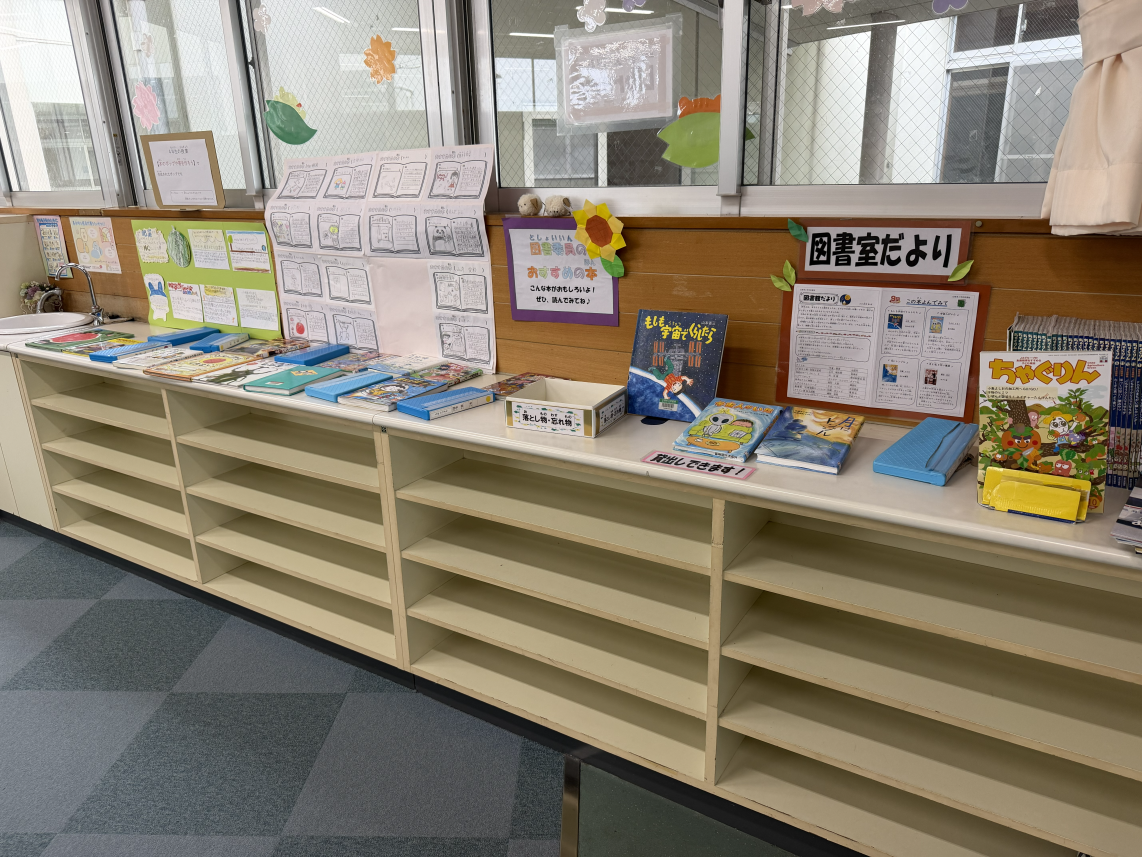 図書室のようす4